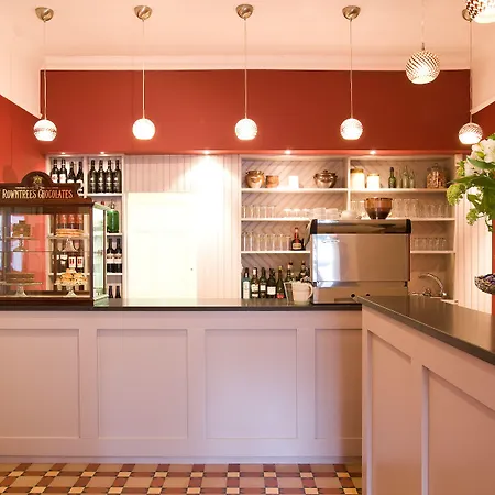 ゲストハウス ザ ハイダウェイ アット 大人専用