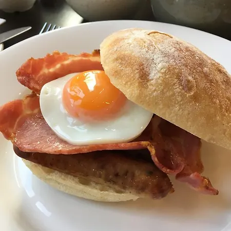 ゲストハウス ザ ハイダウェイ アット 大人専用 4*